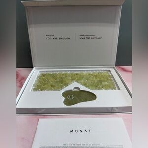 MONAT Jade Eye Mask & Gua Sha Set - Green